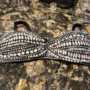 Q womens Swimsuitsforall swim suit top size 22W.   NWT